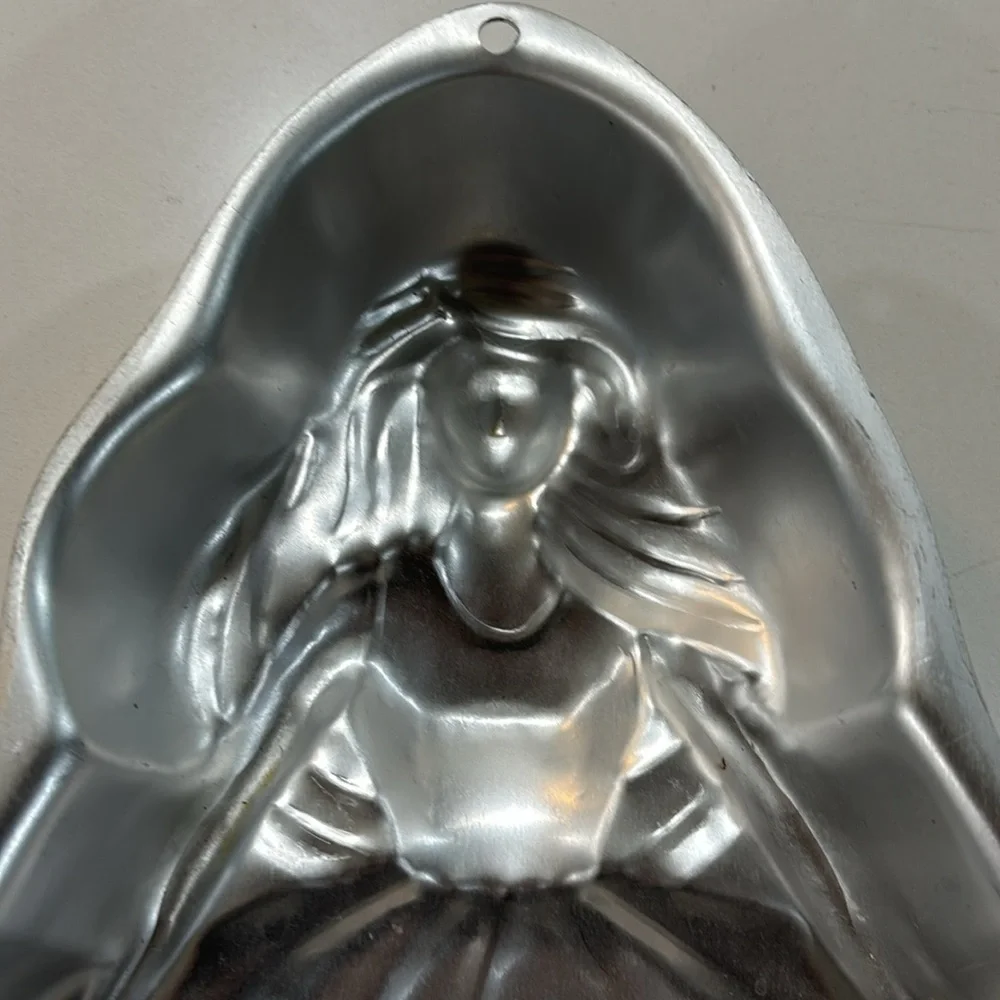 VTG 1995 Wilton Mattel‎ Barbie Cake Pan 2105-3500